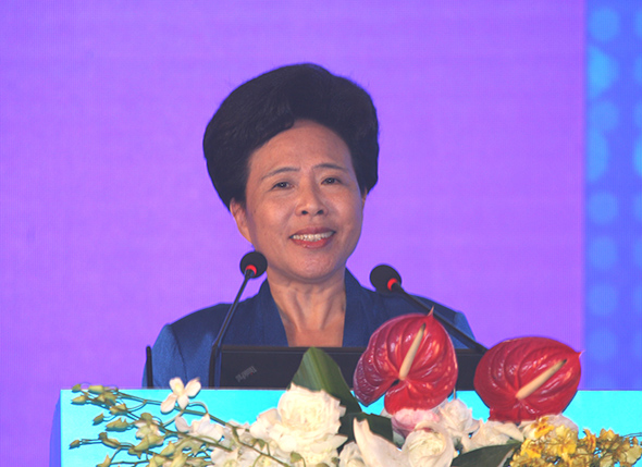 2015年峨眉高峰论坛在中国四川乐山成功召开