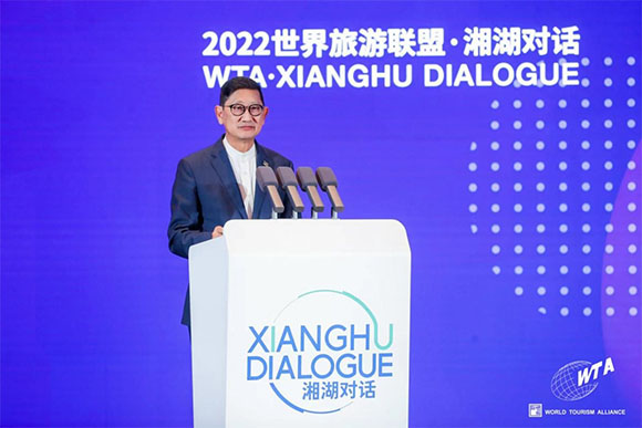 亚太旅游协会前任主席、执行理事会成员黄顺华先生