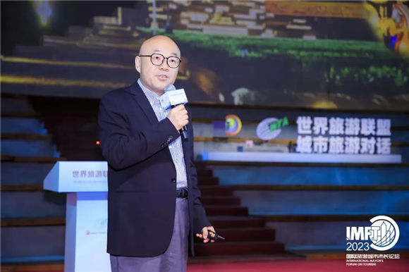 中国城市发展研究院副总规划师、中国城市科学研究会总师专委会委员卢诗华